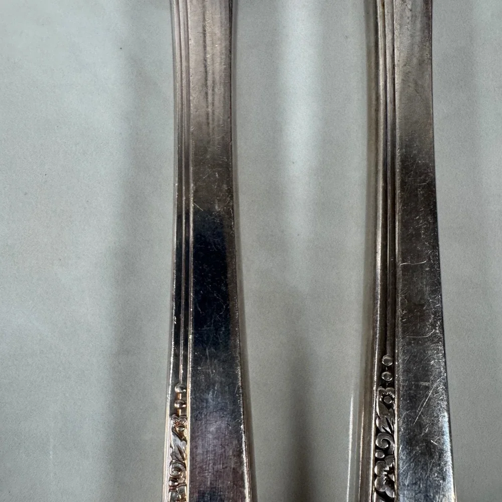 Set‎ of 2 Oneida Nobility Plate Silver Plated Dinner Knives Caprice